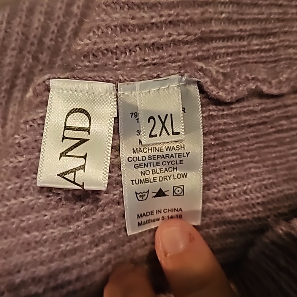 Lavendar sweater - Picture 4 of 4